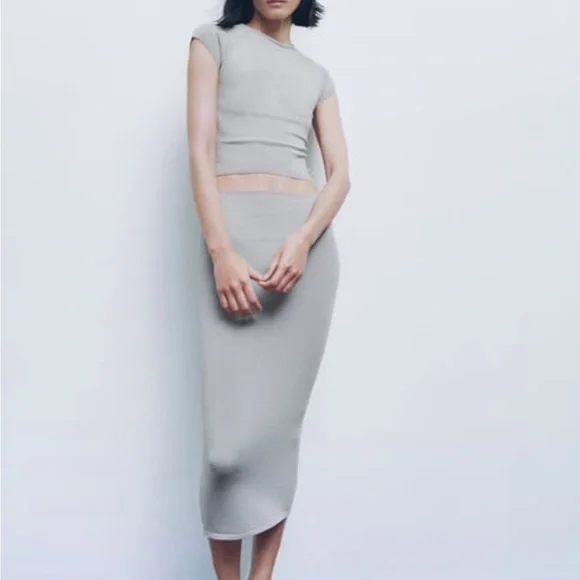 Knit Mid Length Skirt Zara Zara Skirts Zara Grey Knit Midi Skirt